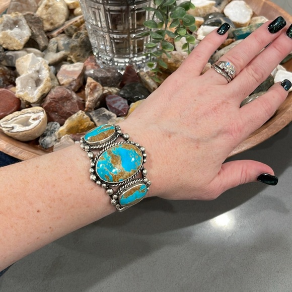 Native American Kingman Mine Turquoise Bracelet by Augustine Largo - Picture 9 of 9